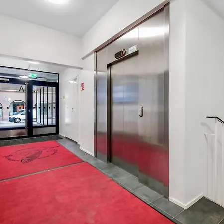 Luxurious 3-br With Balcony Apartamento *