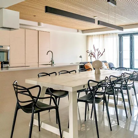 Apartamento Luxurious 3-br With Balcony